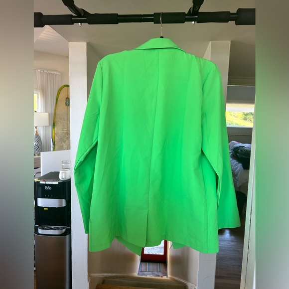 Like green blazer - Picture 3 of 3